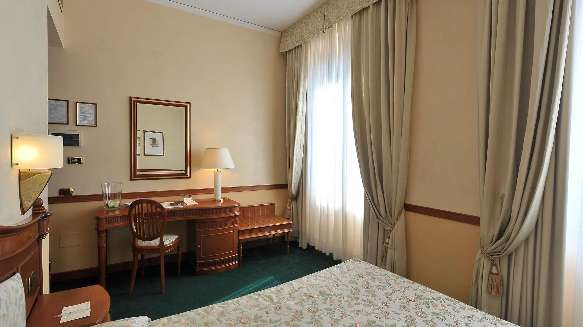 Hotel Degli Orafi Флоренция 4*,